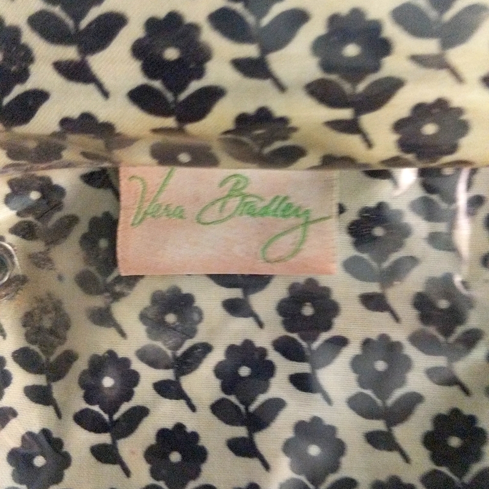 Woman's Purse with metal frame and snap closure